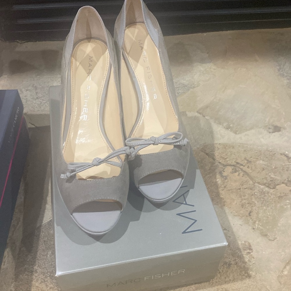 Mark Fisher grey textile suede platform peep toe shoes size 8..